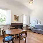 Airy One Bedroom With Terrace Near Palazzo Pitti