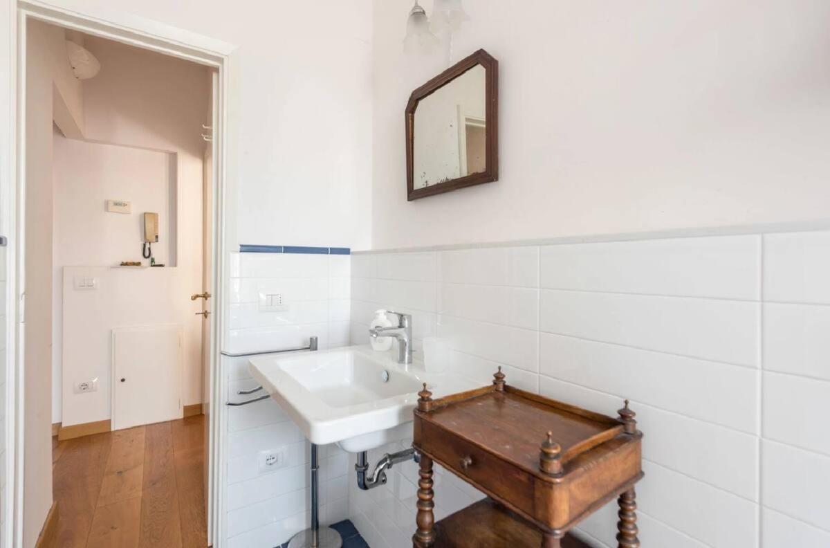 Airy One Bedroom With Terrace Near Palazzo Pitti *