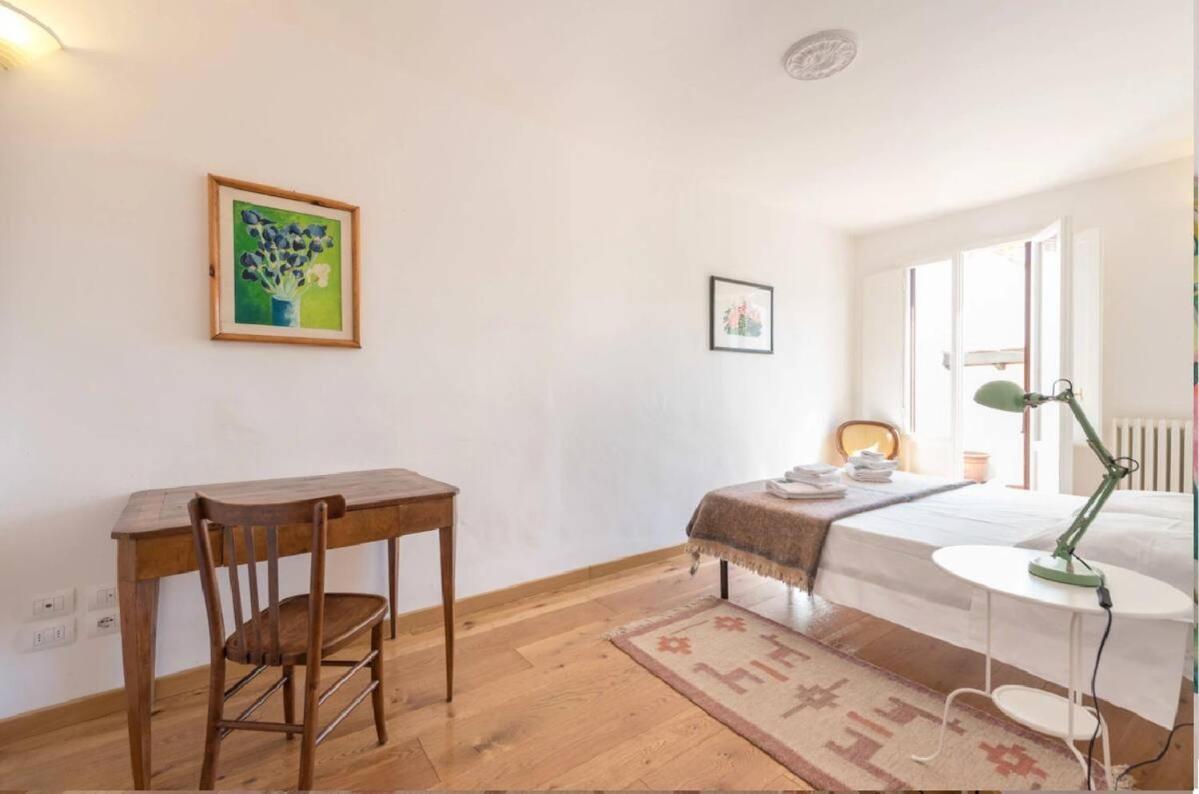 Airy One Bedroom With Terrace Near Palazzo Pitti * Florencia