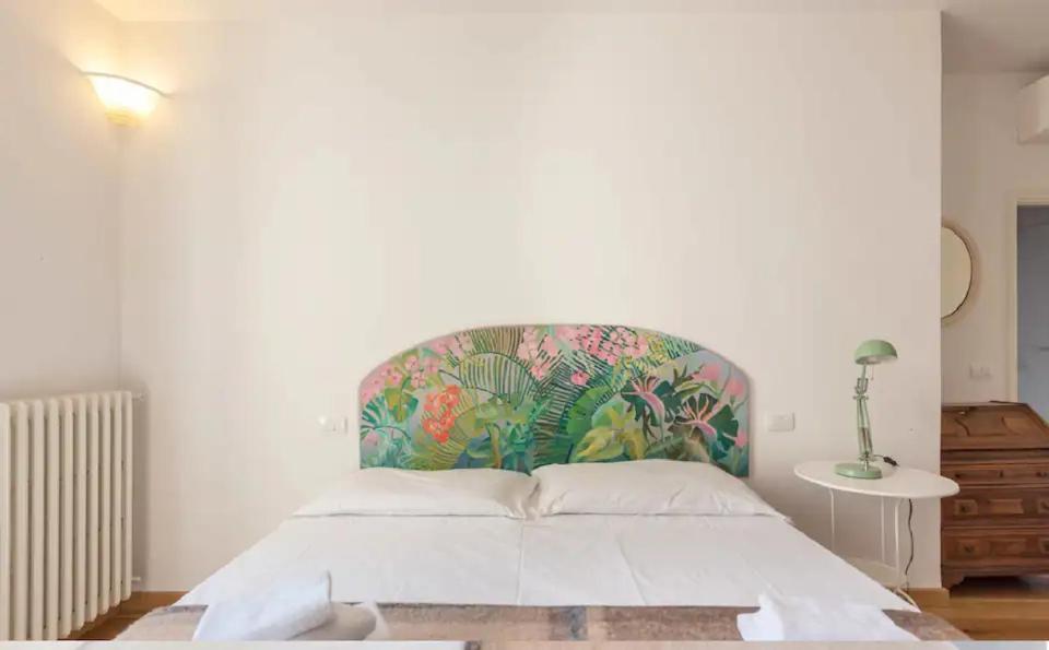Airy One Bedroom With Terrace Near Palazzo Pitti *