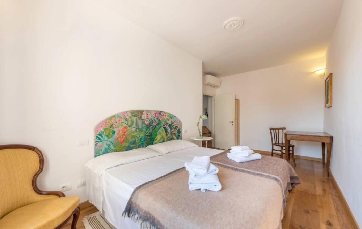 Apartamento Airy One Bedroom With Terrace Near Palazzo Pitti *